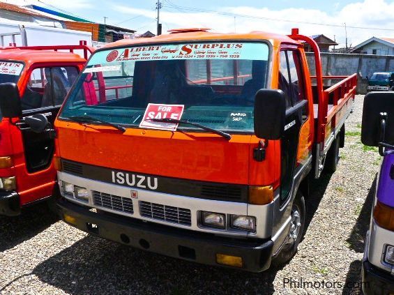 Isuzu elf фото