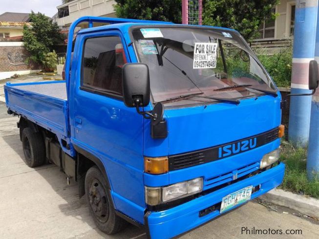 Машина isuzu elf