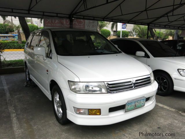 Mitsubishi chariot 2000