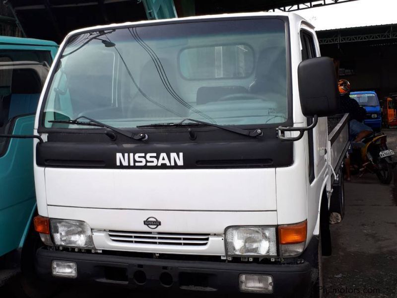 Used Nissan Atlas Truck Qd32 Engine Cargo Dropside Double Tire 4x2