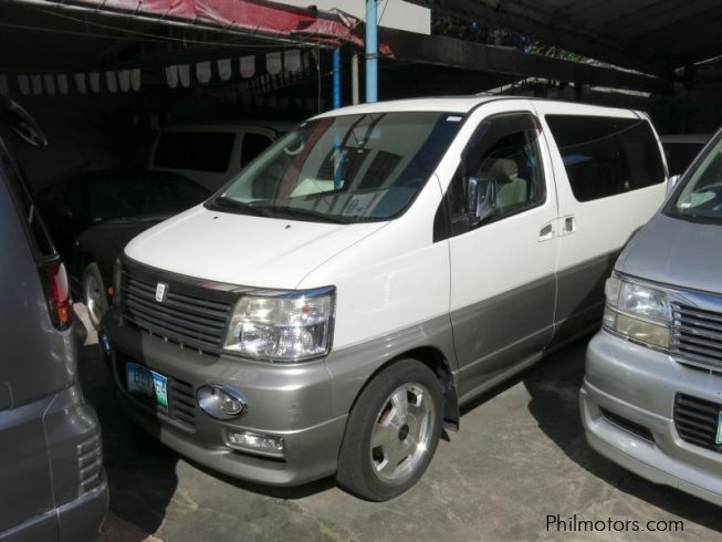 Nissan serena 2000 года