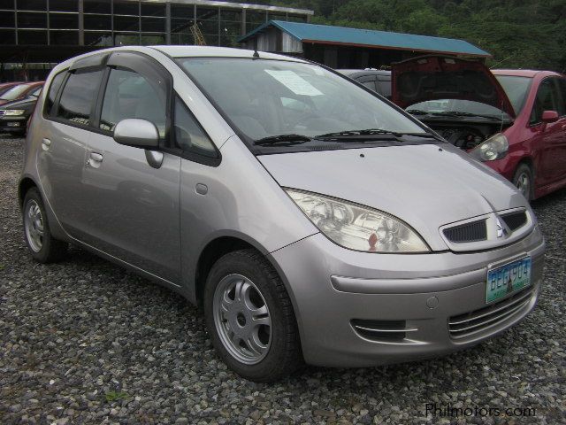 Mitsubishi colt 2003 года