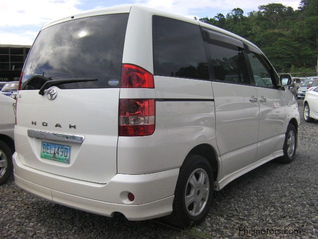 Toyota noah 2003 год