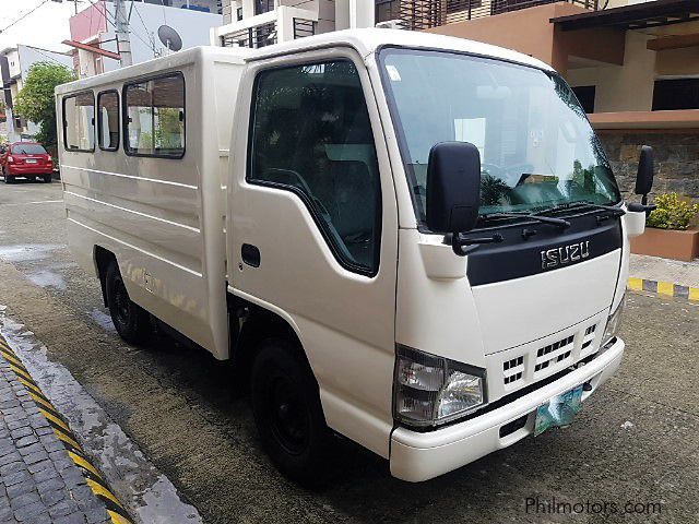 Isuzu elf фото