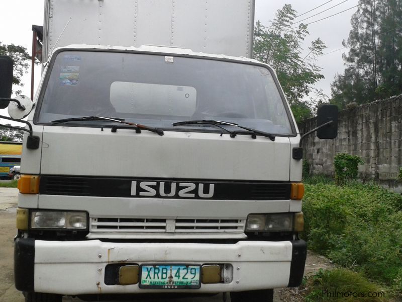 Шильдик Isuzu forward