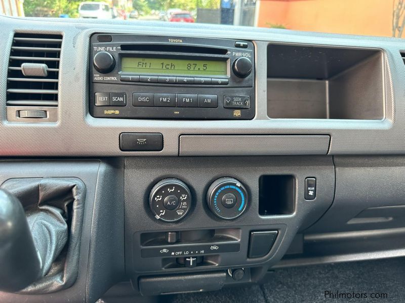 Toyota Hiace GL Grandia M/T in Philippines